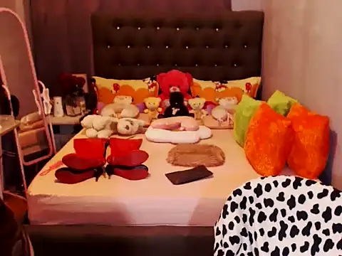 Snapshot of UnMarriedwifeTSX chatting on 12.18.25 UnMarriedwifeTSX online show from 12.18.25