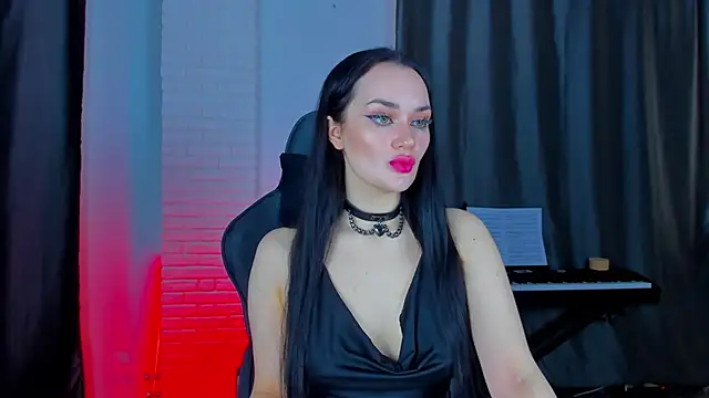 QueenAliss online show from 02.10.25