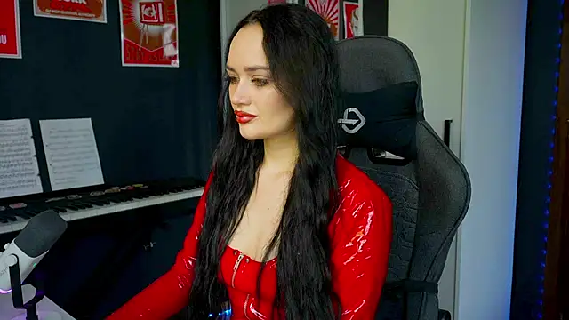 QueenAliss online show from 09.18.25