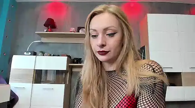 Snapshot of YourVenus00 chatting on 12.10.24 YourVenus00 online show from 12.10.24