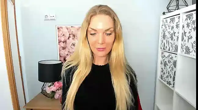 AulloraHoney online show from 02.28.25