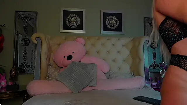 Snapshot of Squirt_Tanya chatting on 02.01.25 Squirt Tanya online show from 02.01.25
