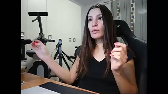 Snapshot of GodlyTheia chatting on 12.04.24 GodlyTheia online show from 12.04.24