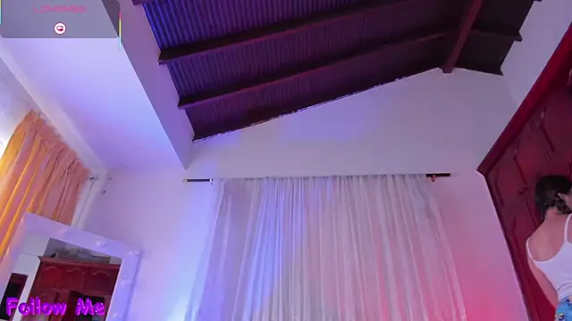 Snapshot of perla_hott1 chatting on 12.20.25 perla hott1 online show from 12.20.25