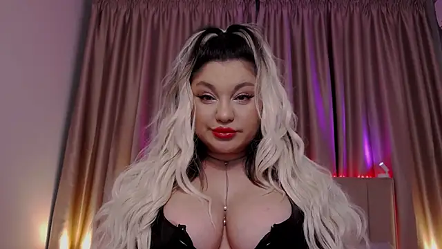 Larissa K online show from 11.06.25