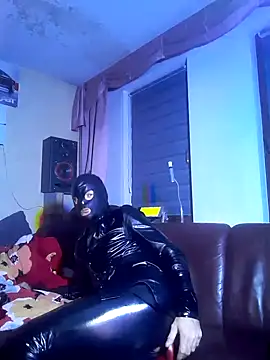 Snapshot of Crystalbitchx chatting on 12.11.24 Crystalbitchx online show from 12.11.24