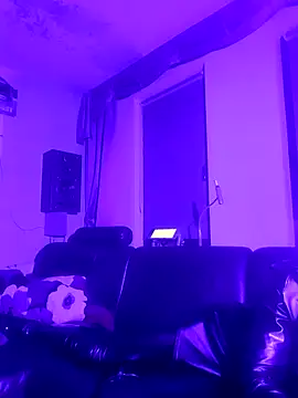 Snapshot of Crystalbitchx chatting on 01.14.25 Crystalbitchx online show from 01.14.25