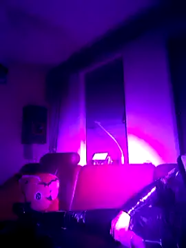 Snapshot of Crystalbitchx chatting on 03.08.25 Crystalbitchx online show from 03.08.25