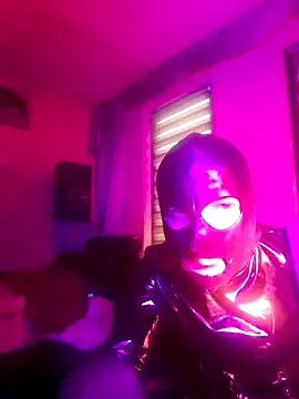 Snapshot of Crystalbitchx chatting on 10.12.25 Crystalbitchx online show from 10.12.25