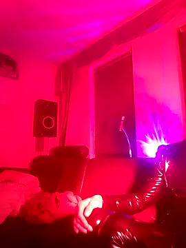 Snapshot of Crystalbitchx chatting on 10.13.25 Crystalbitchx online show from 10.13.25