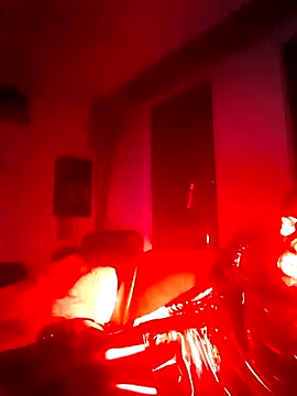 Snapshot of Crystalbitchx chatting on 10.16.25 Crystalbitchx online show from 10.16.25