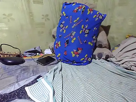 Snapshot of Alora-shine chatting on 02.04.25 Alora-shine online show from 02.04.25