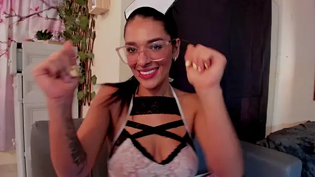 Snapshot of annyluna1 chatting on 05.06.26 annyluna1 online show from 05.06.26