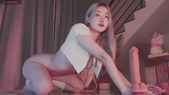 Snapshot of hyun_chia chatting on 03.08.25 hyun chia online show from 03.08.25