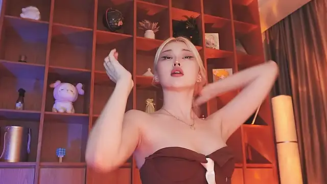 Snapshot of hyun_chia chatting on 10.17.25 hyun chia online show from 10.17.25