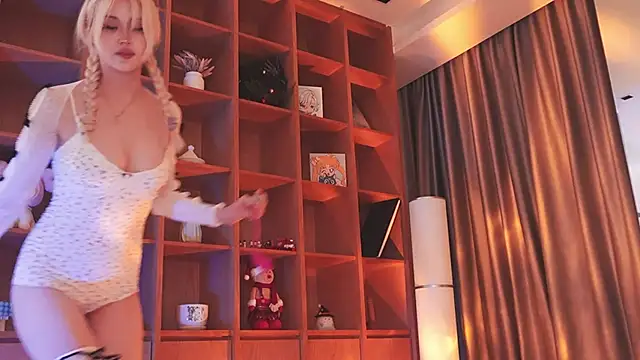 Snapshot of hyun_chia chatting on 10.22.25 hyun chia online show from 10.22.25