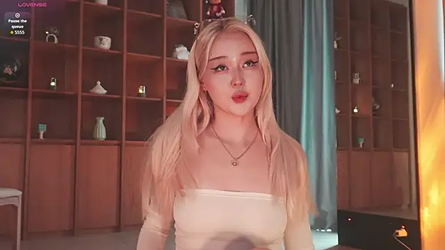 Snapshot of hyun_chia chatting on 04.06.26 hyun chia online show from 04.06.26