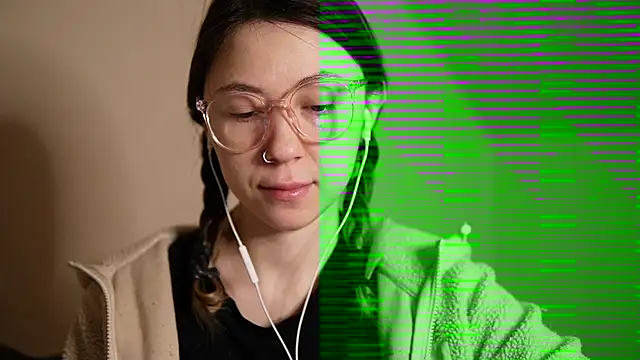 Snapshot of chibi_moon_ chatting on 12.13.24 chibi moon online show from 12.13.24