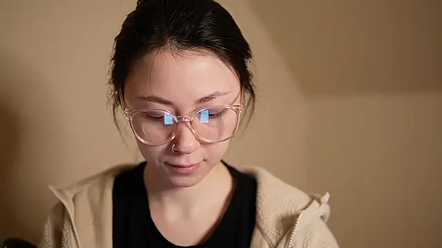 Snapshot of chibi_moon_ chatting on 12.13.24 chibi moon online show from 12.13.24