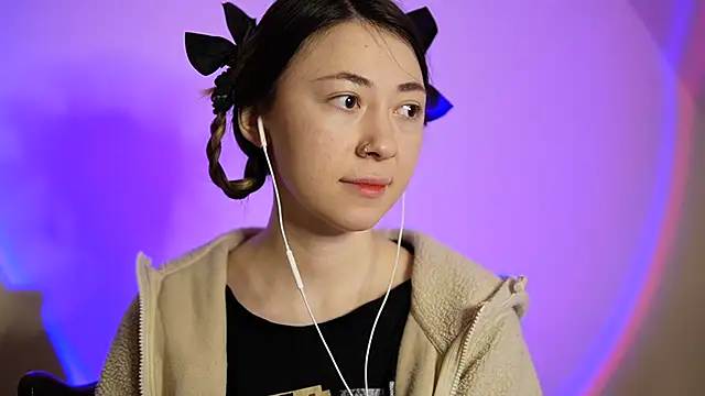 Snapshot of chibi_moon_ chatting on 12.23.24 chibi moon online show from 12.23.24