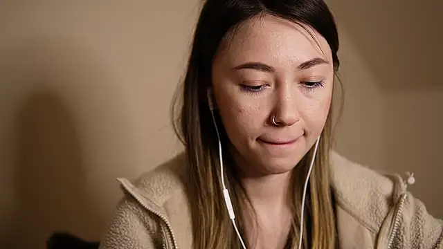 Snapshot of chibi_moon_ chatting on 01.10.25 chibi moon online show from 01.10.25