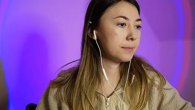 Snapshot of chibi_moon_ chatting on 01.11.25 chibi moon online show from 01.11.25