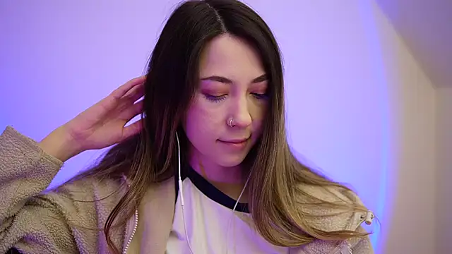 Snapshot of chibi_moon_ chatting on 03.21.25 chibi moon online show from 03.21.25