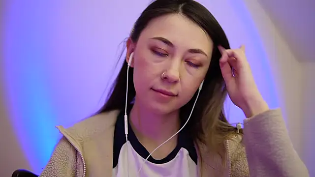 Snapshot of chibi_moon_ chatting on 03.22.25 chibi moon online show from 03.22.25