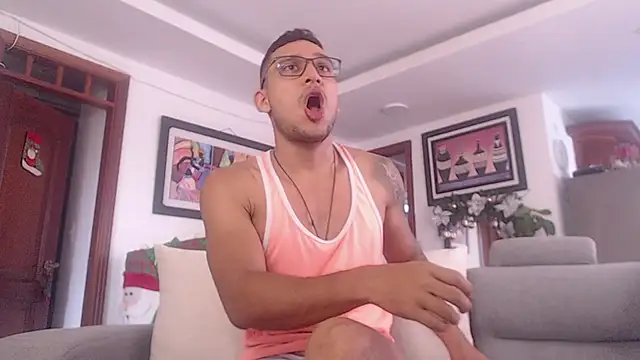 Snapshot of dvg2402 chatting on 01.04.25 dvg2402 online show from 01.04.25