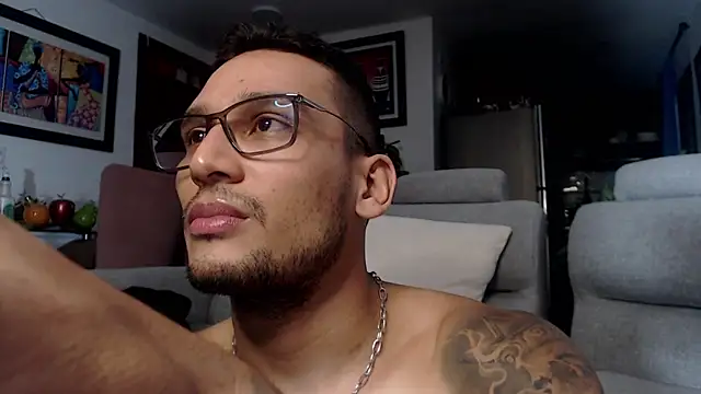 Snapshot of dvg2402 chatting on 01.27.25 dvg2402 online show from 01.27.25