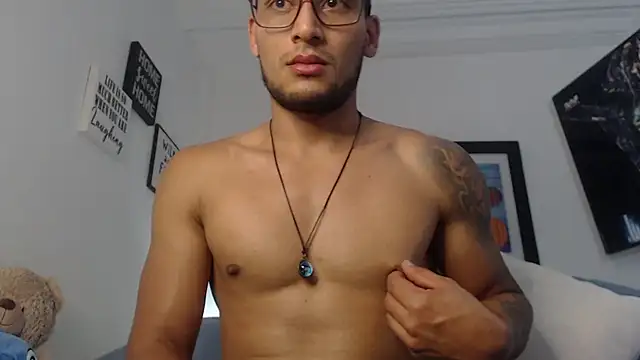 Snapshot of dvg2402 chatting on 02.03.25 dvg2402 online show from 02.03.25