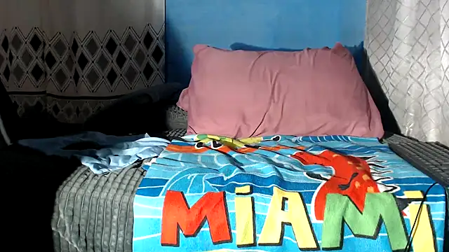 Snapshot of SweetAppleCandyxx chatting on 12.30.24 SweetAppleCandyxx online show from 12.30.24