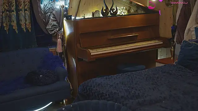 VanessaDoyle online show from 02.02.26