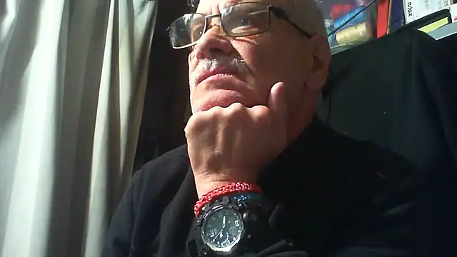 nonnomaturobisex online show from 10.16.25