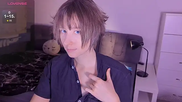 Snapshot of mothkink chatting on 12.17.25 mothkink online show from 12.17.25