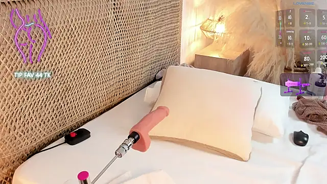 Snapshot of cloe_25 chatting on 11.05.25 cloe 25 online show from 11.05.25