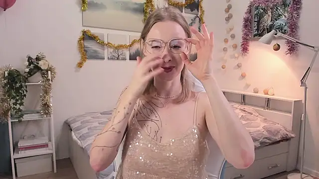 Snapshot of MissRightX chatting on 11.25.25 MissRightX online show from 11.25.25