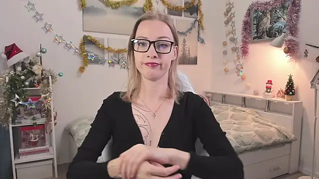 Snapshot of MissRightX chatting on 12.15.25 MissRightX online show from 12.15.25