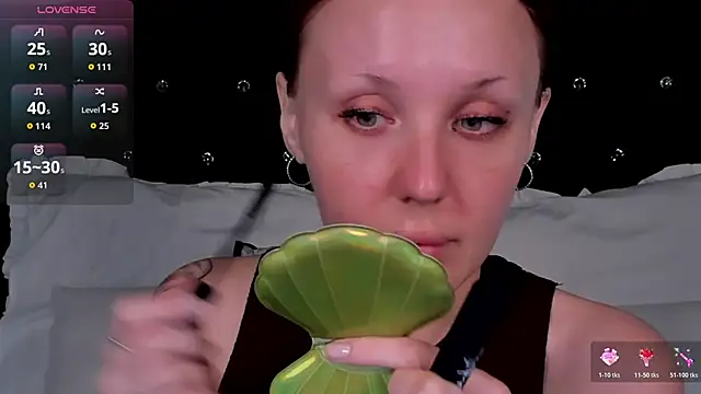 Snapshot of LianaFord chatting on 05.17.26 LianaFord online show from 05.17.26