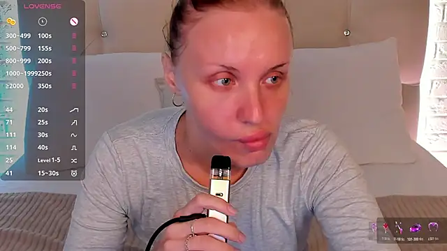 Snapshot of LianaFord chatting on 06.13.26 LianaFord online show from 06.13.26