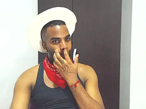 Snapshot of Rene_hotman chatting on 02.02.25 Rene hotman online show from 02.02.25