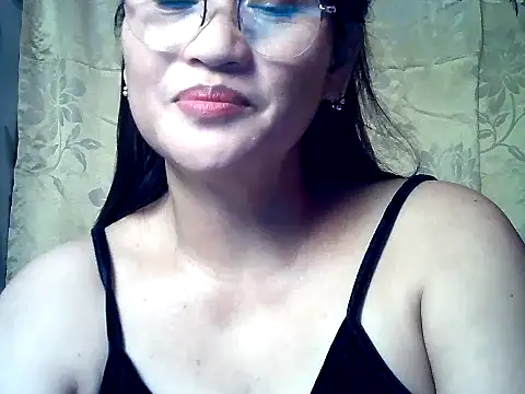 Snapshot of Amazing_Angel22 chatting on 10.27.25 Amazing Angel22 online show from 10.27.25