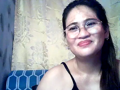 Snapshot of Amazing_Angel22 chatting on 10.28.25 Amazing Angel22 online show from 10.28.25