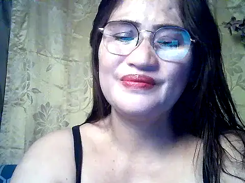 Snapshot of Amazing_Angel22 chatting on 11.25.25 Amazing Angel22 online show from 11.25.25