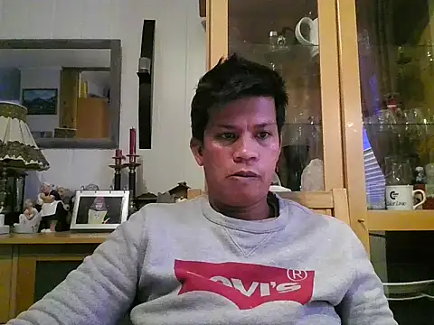 Snapshot of SweetasianHugoxxx chatting on 11.12.25 SweetasianHugoxxx online show from 11.12.25