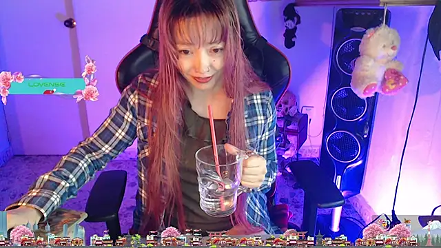 Snapshot of pink-2022 chatting on 12.17.24 pink-2022 online show from 12.17.24