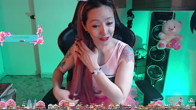 Snapshot of pink-2022 chatting on 12.23.24 pink-2022 online show from 12.23.24