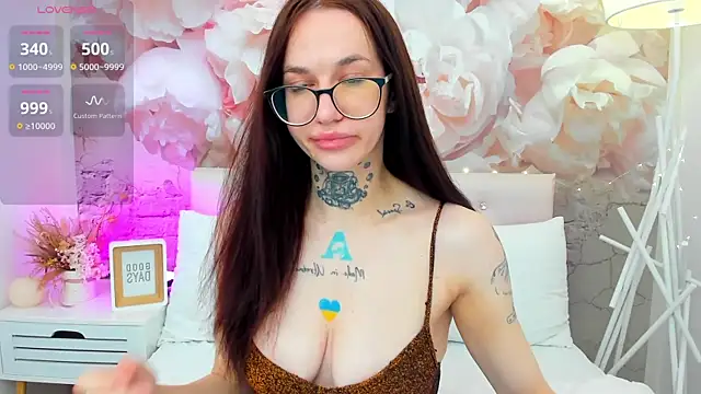 SarahLust online show from 11.22.25