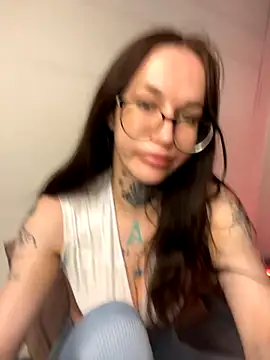 SarahLust online show from 11.24.25