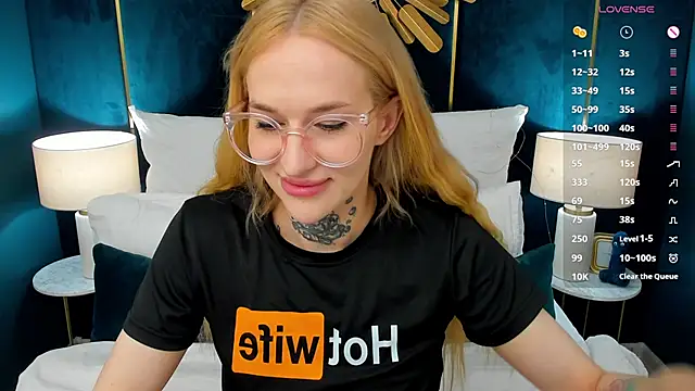 SarahLust online show from 05.17.26